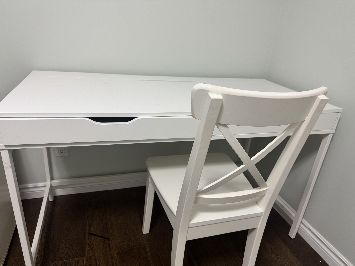 White Desk and Chair Set - photo 2