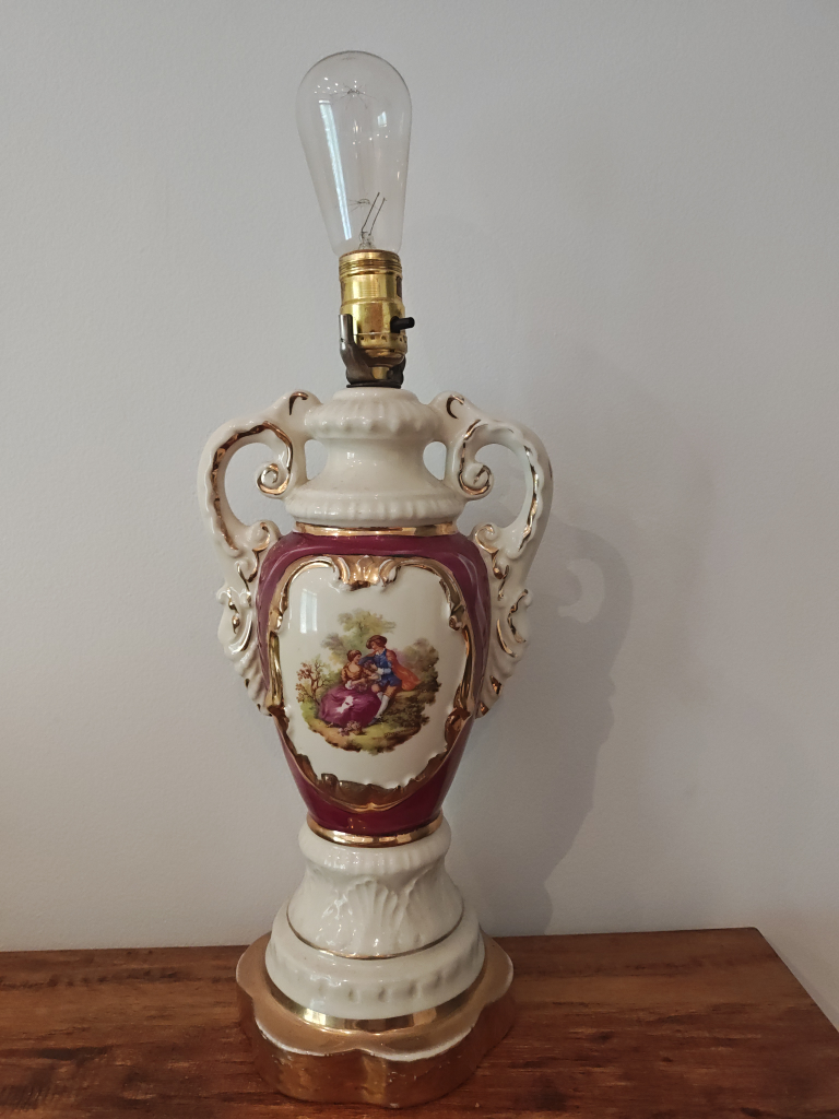 Vintage Floral Table Lamp
