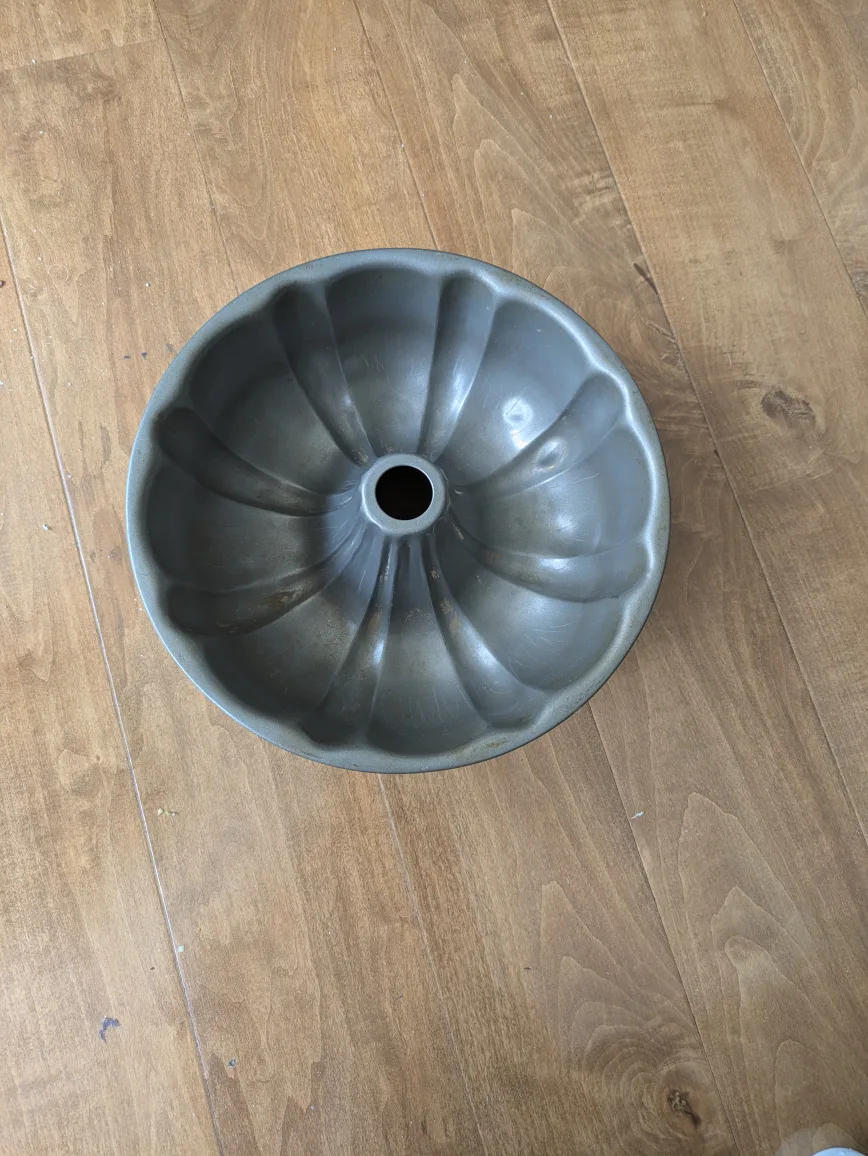 Vintage Fluted Bundt Cake Pan thumbnail