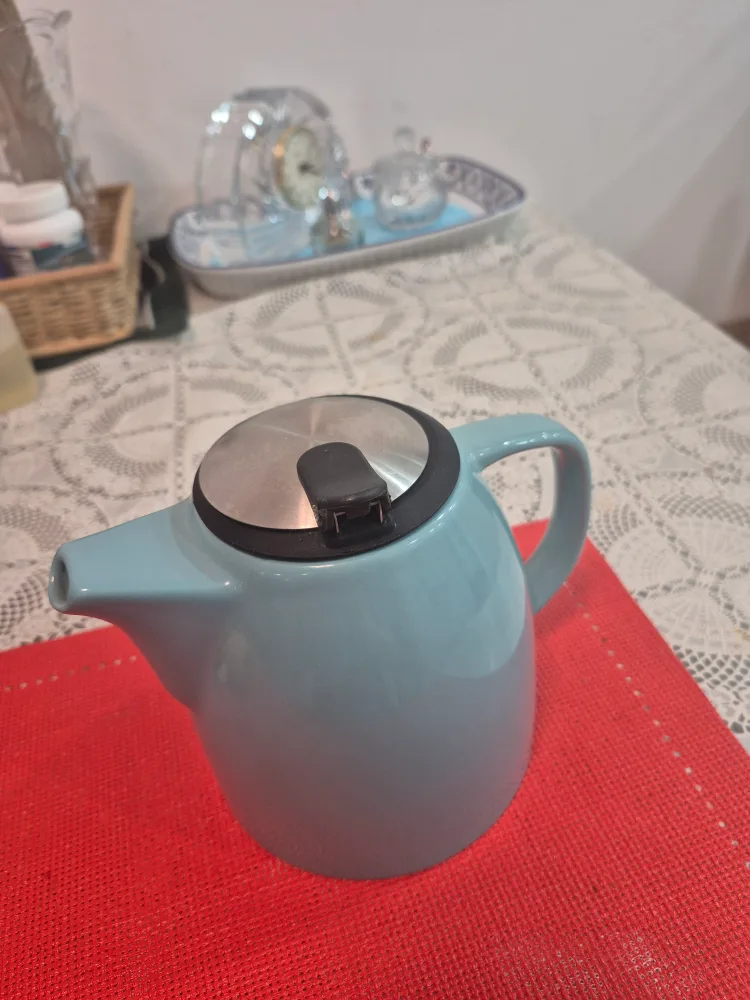 Teapot with stainless steel lid and infuser image indicator(3)