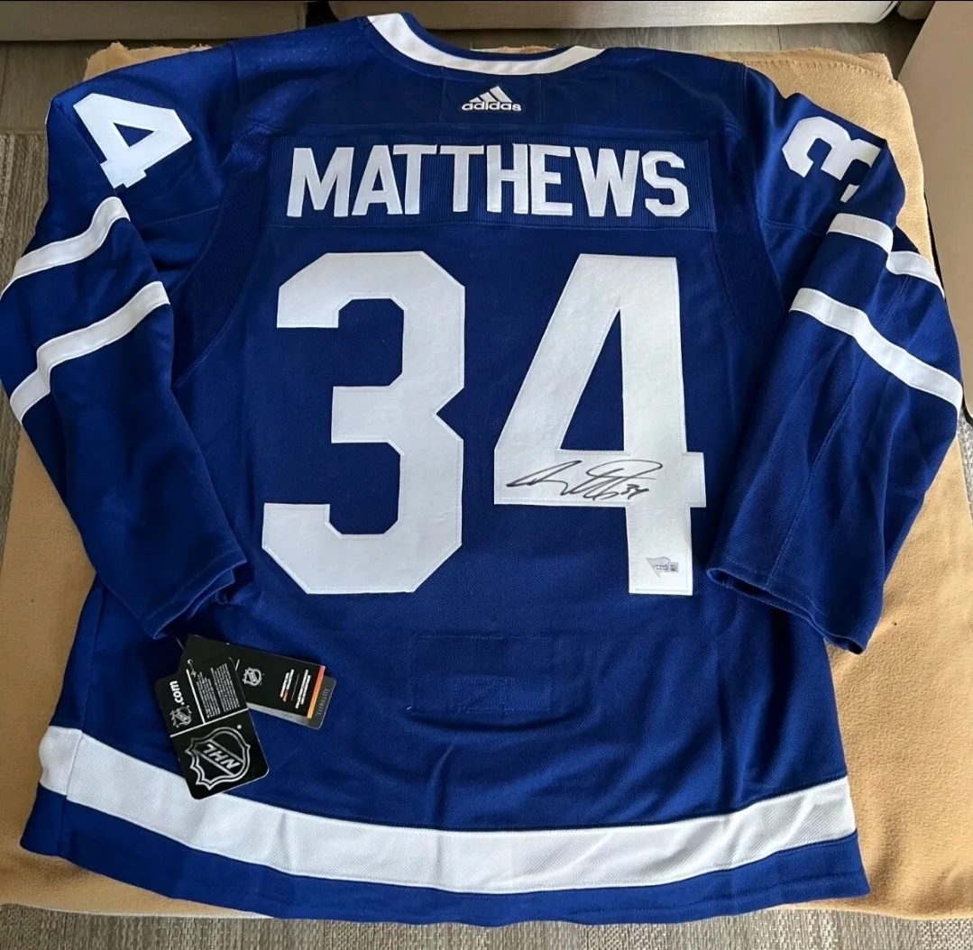 Adidas autographed Maple Leafs Matthews jersey thumbnail