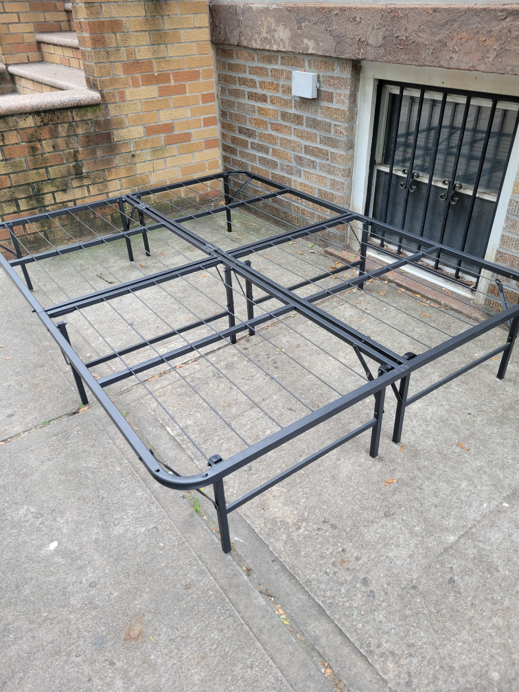 Folding FULL size metal bed frame - Easy Assembly - photo 2