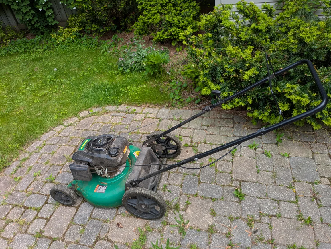 Gas lawn mower - pickup July 10 image indicator(4)