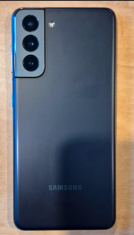 Samsung Galaxy S21 5G and Galaxy Fit3 - photo 2