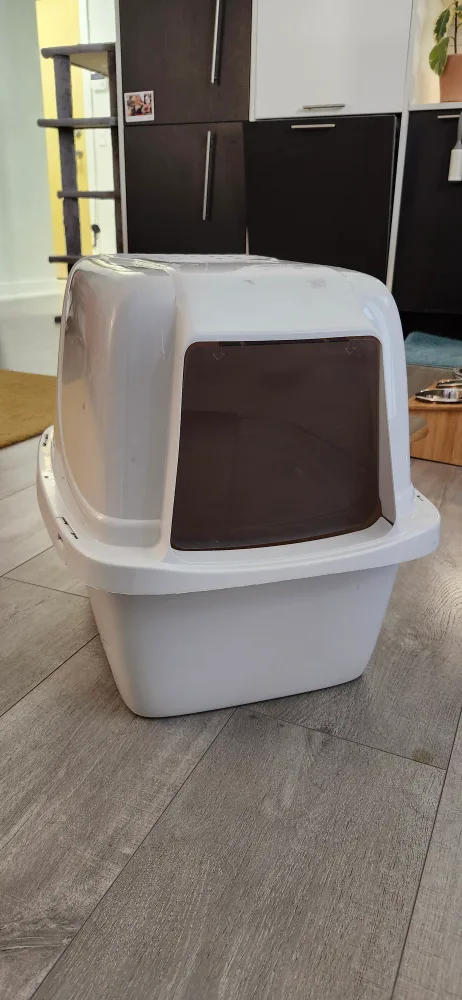 Cat Litter Box and Scoops thumbnail