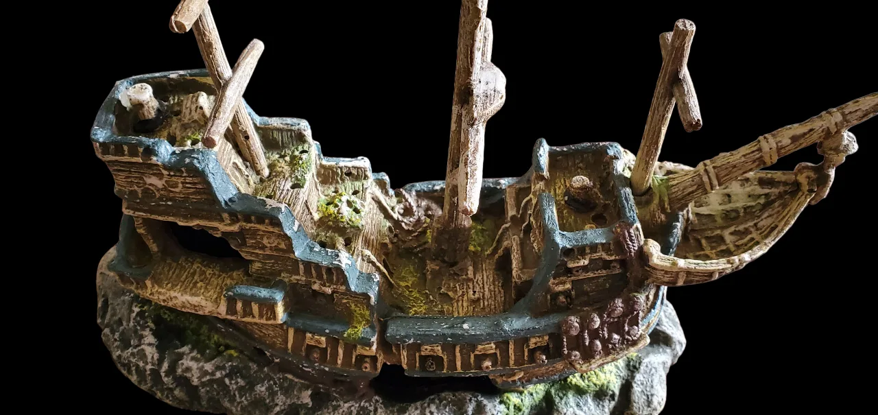 Aquarium Shipwreck Ornament image indicator(2)