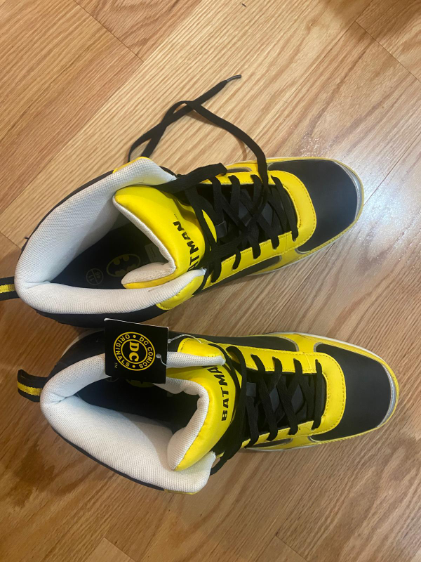 DC Comics Batman High Top Sneakers - Size 9 - photo 2