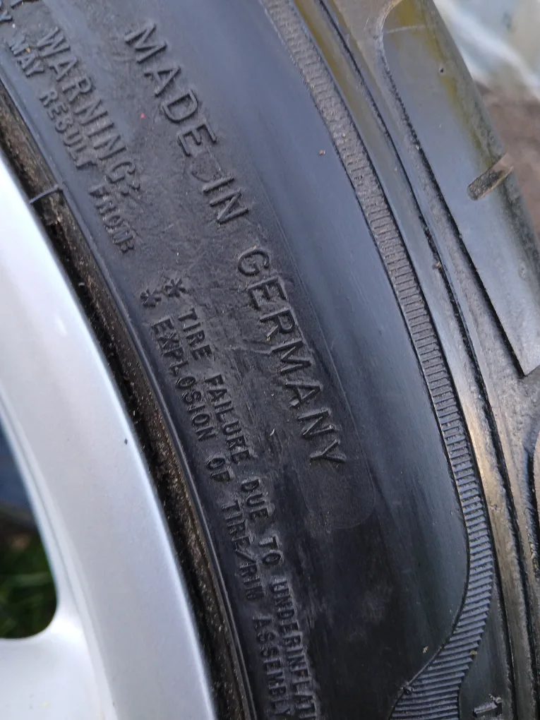 Porsche Alloy Wheel and Tire image indicator(9)