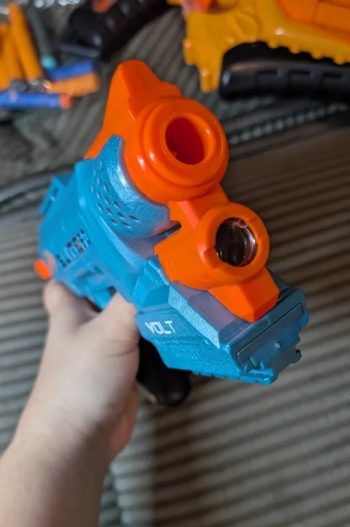 LIKE NEW - 2 NERF BLASTERS + DARTS image indicator(8)
