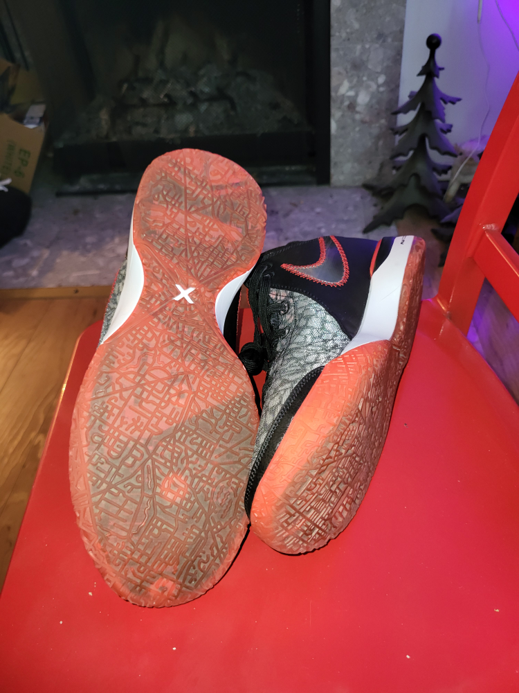 Nike LeBron 19 Low - photo 4