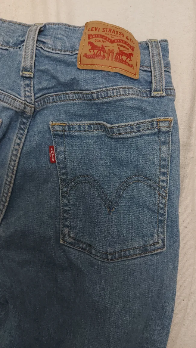 Levi's Wedgie Skinny Jeans - Size 25 image indicator(3)