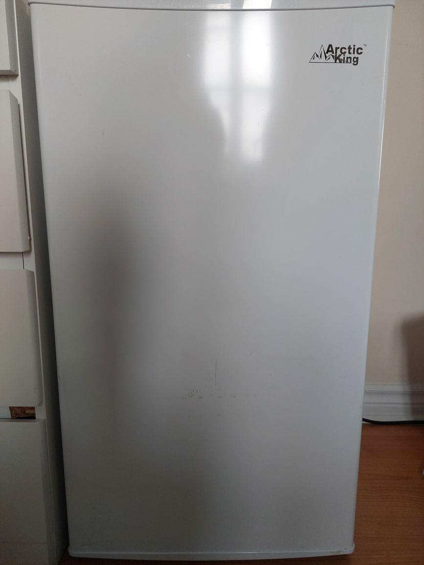 Arctic King Mini Fridge 💚