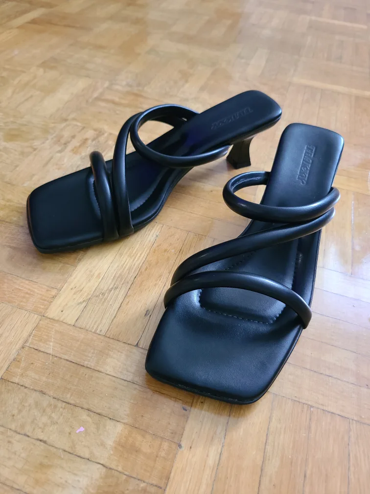 Strappy Black Heeled Sandal - sz 9 image indicator(8)