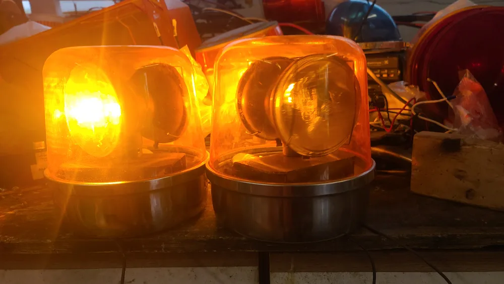 Pair of Unity RV-25 2 Bulb rotating beacon lights image indicator(2)