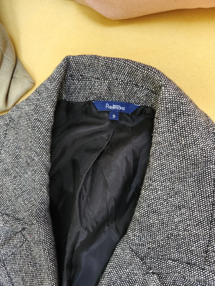 Reitmans Blazer - Size 9 image indicator(2)