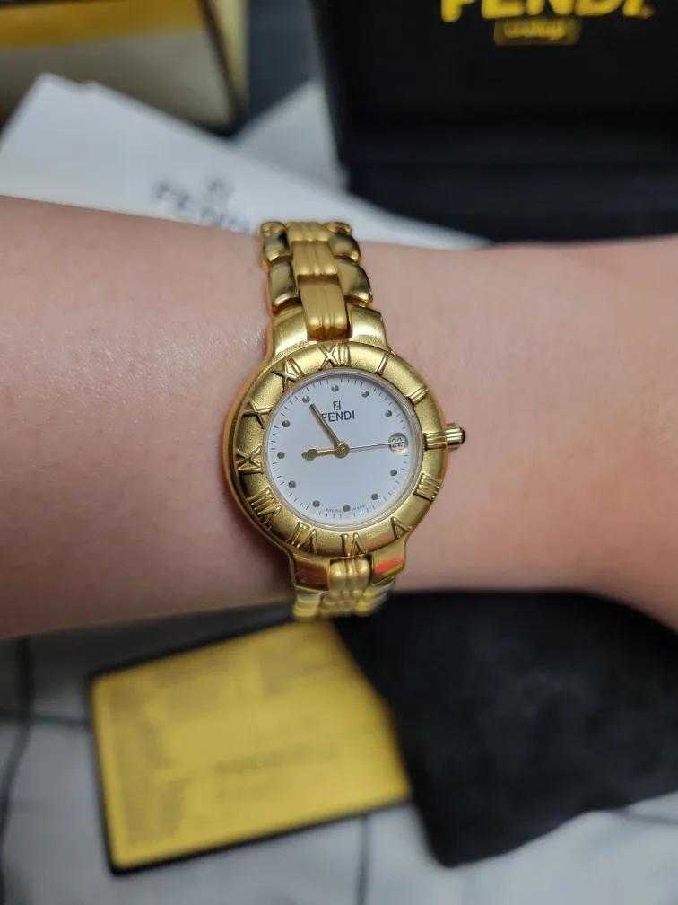 Fendi Gold Watch image indicator(3)