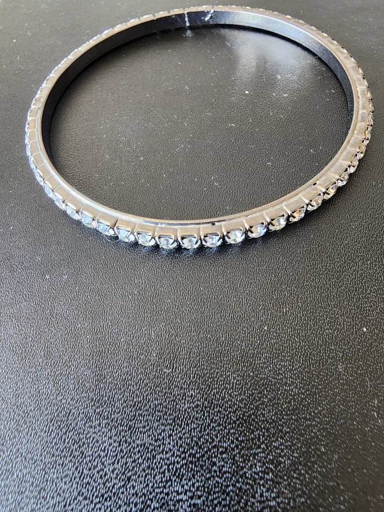 Silver Bracelet with Clear Stones image indicator(2)