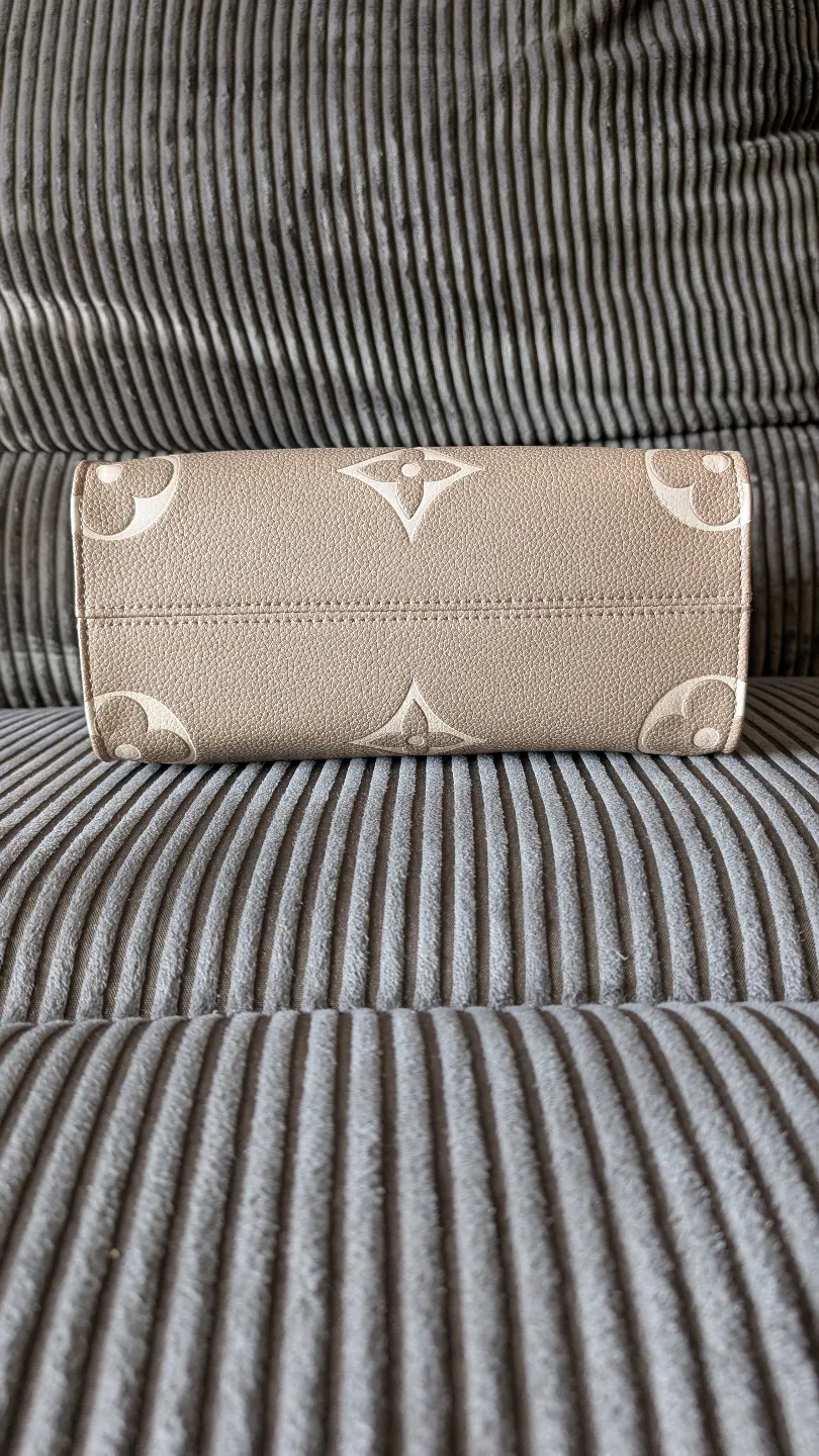 Lous Vuitton OnTheGo Tote – Beige, Clean, Stylish & Negotiable image indicator(5)