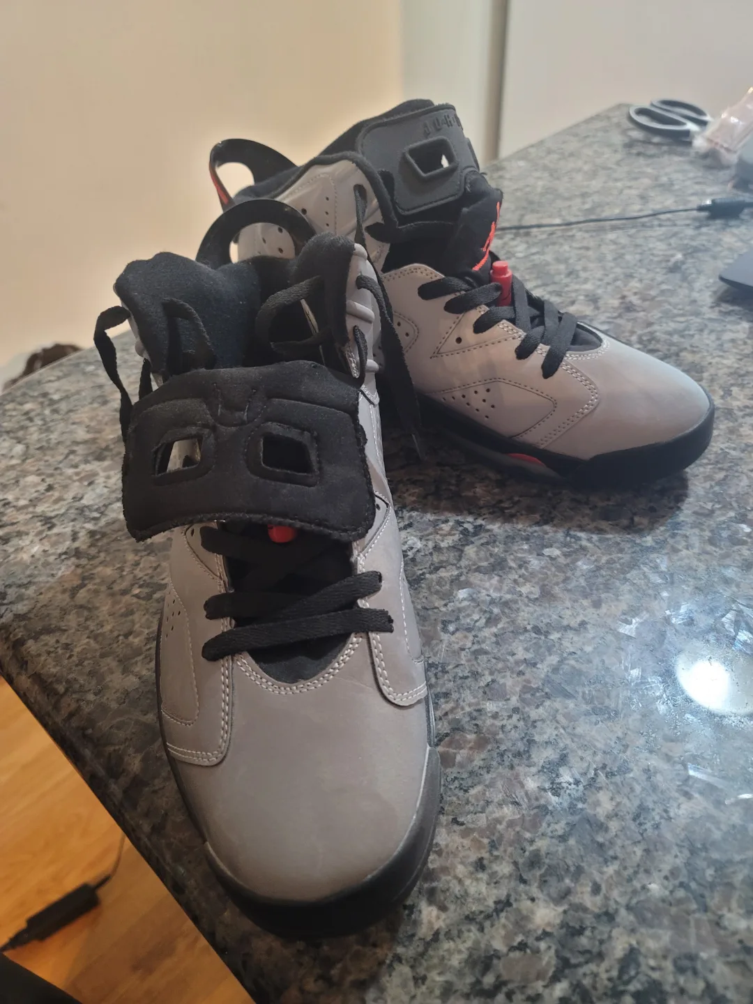 Mens basketball shoes. Reflections. Retro - Grey/Black image indicator(2)