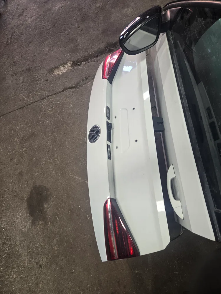 2018 vw passat engine - only 60,000km image indicator(5)