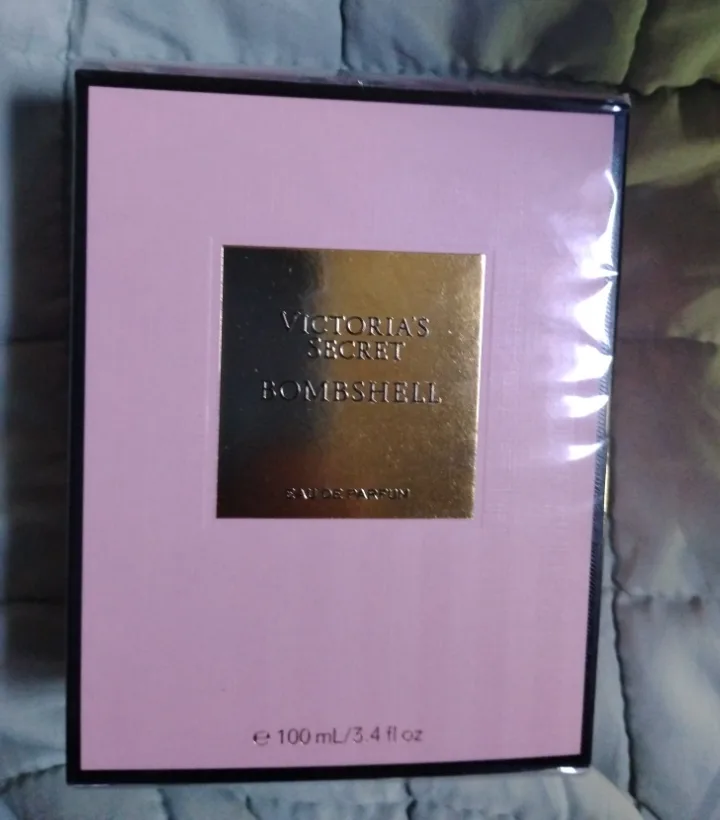 Victoria's Secret Bombshell Eau de Parfum thumbnail