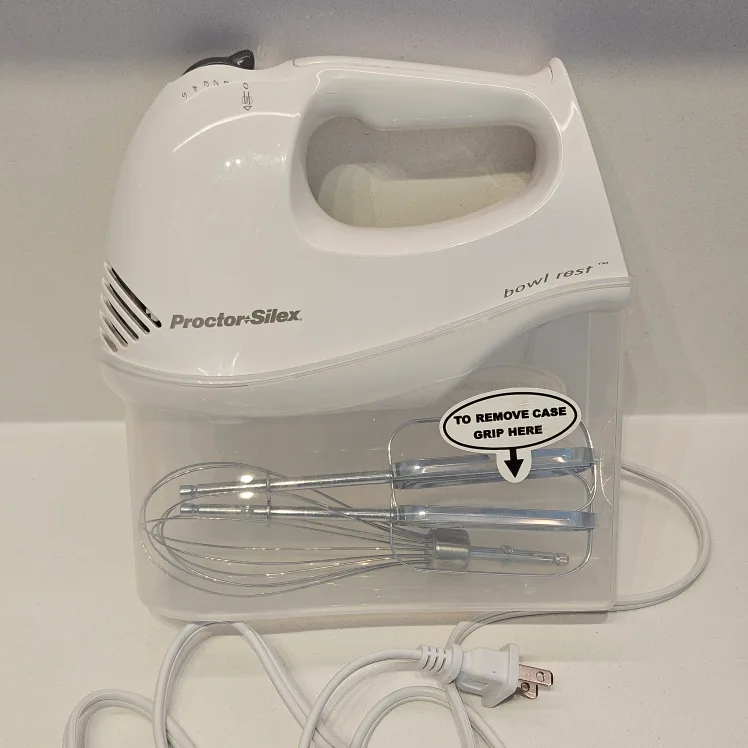 🔥Moving sale🔥 Proctor Silex Hand Mixer (Whisk&Storage Case) thumbnail