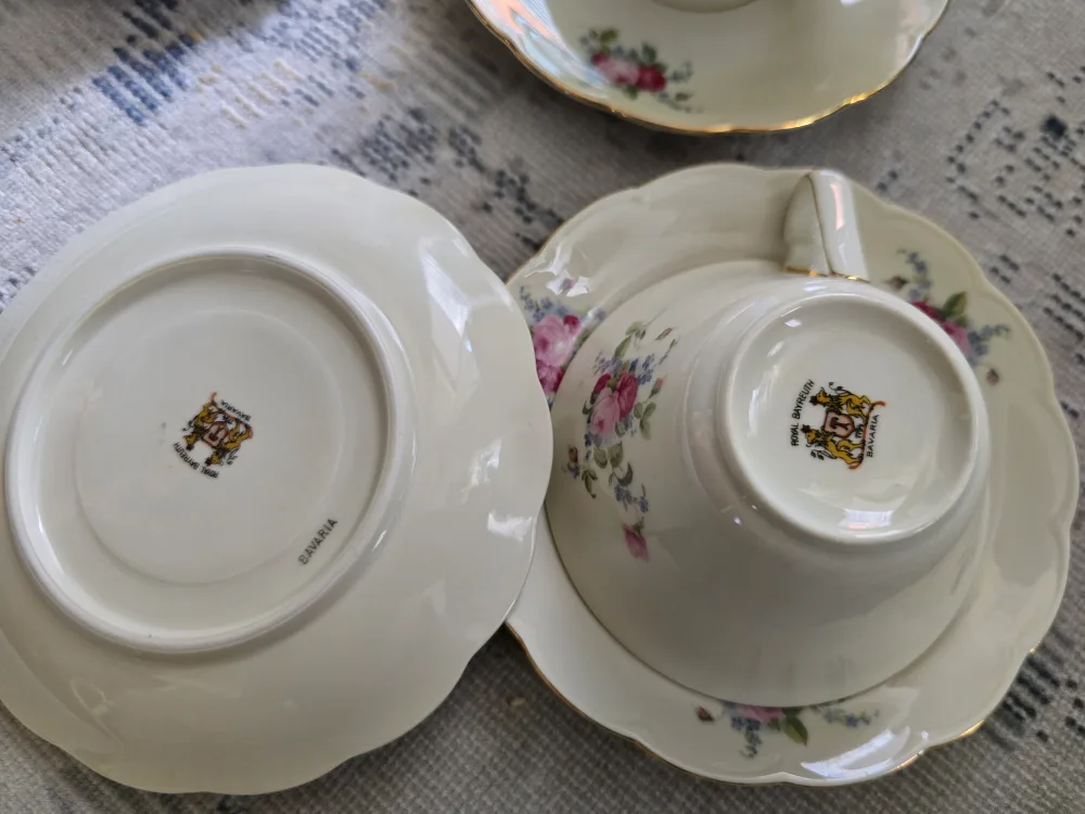 Antique Fine Porcelain Tea Cups and Saucers Set image indicator(2)