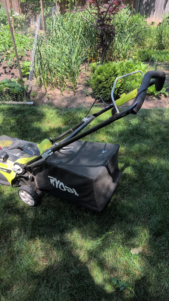 Ryobi RY40100 16 inch Cordless Electric Push Lawn Mower image indicator(4)