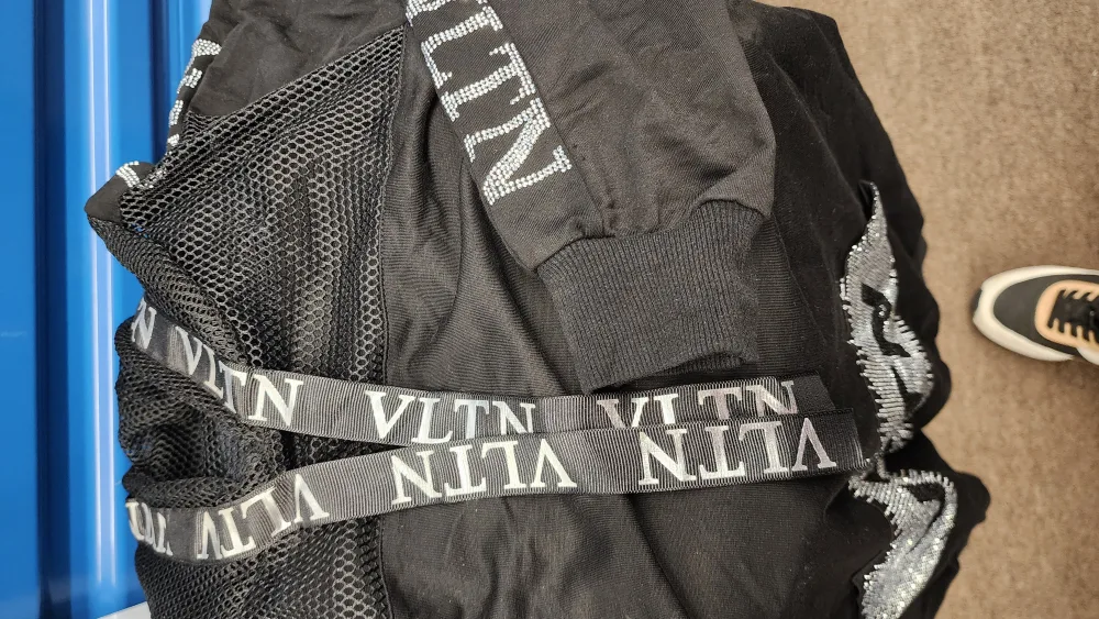 VLTN Black Pullover image indicator(2)