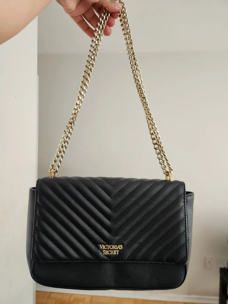 Victoria's Secret Black Chain Bag image indicator(2)