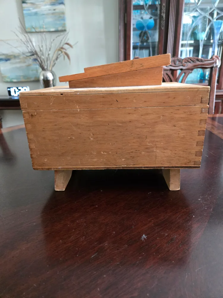 Vintage Wooden Shoe Shine Box image indicator(4)