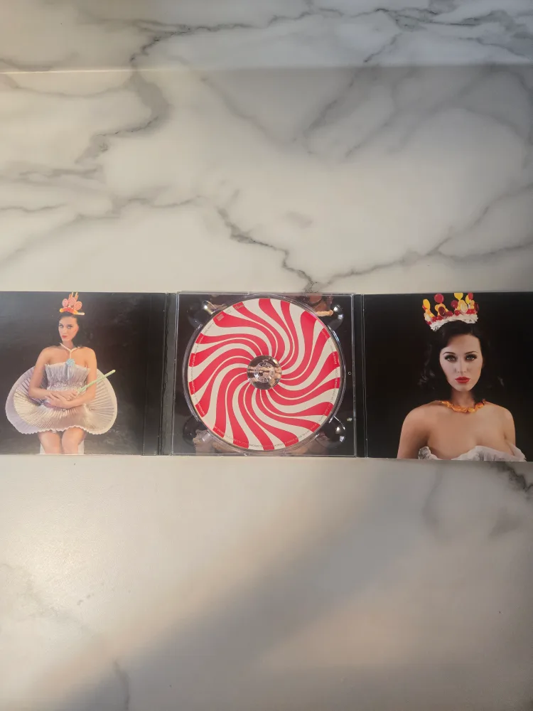 Katy Perry - Teenage Dream CD image indicator(2)