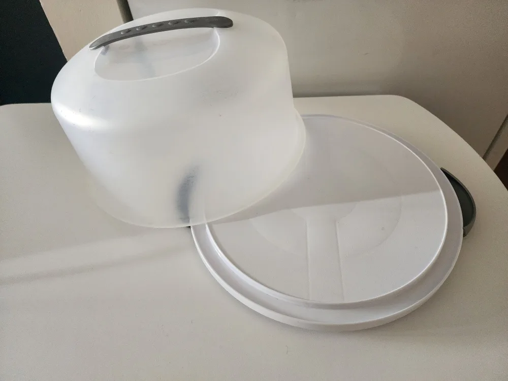 Cake Carrier with Lid thumbnail