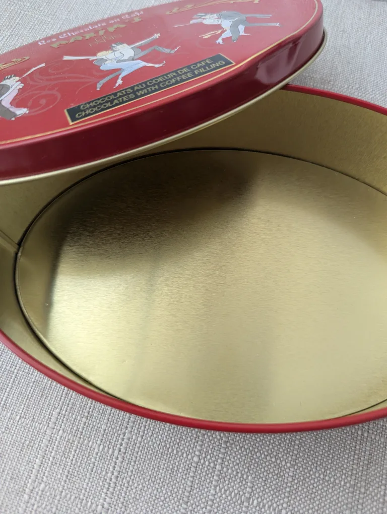 Maxim's De Paris cookie tin image indicator(2)