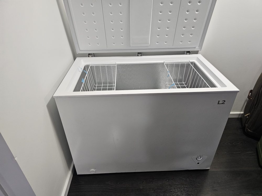 L2 Chest Freezer - White (2.o cu.ft)