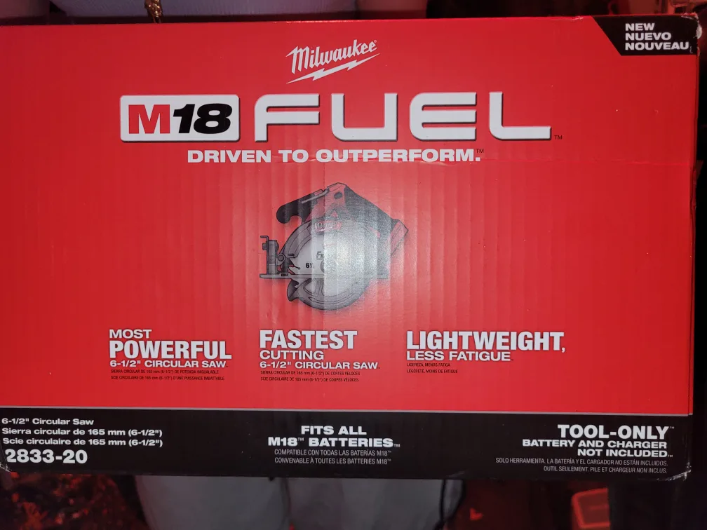 Milwaukee M18 FUEL Circular Saw thumbnail