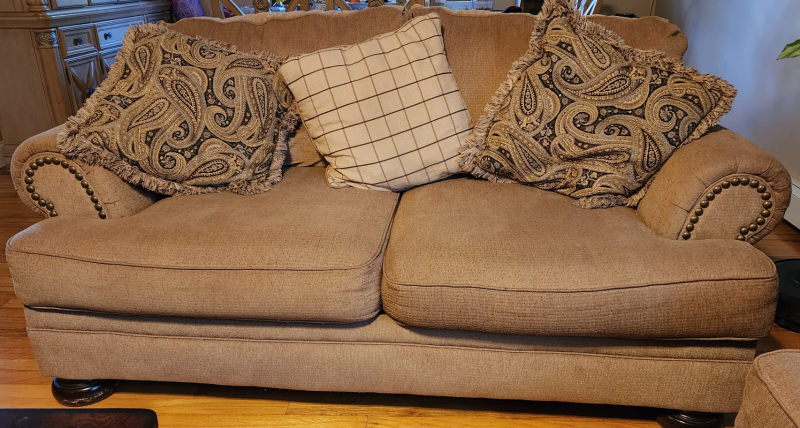 Brown Couch Set with Accent Pillows - photo 3