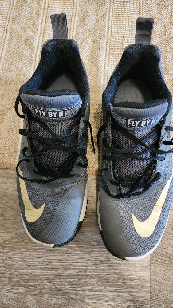 Men's Nike Fly By II Sneakers - Size US 10