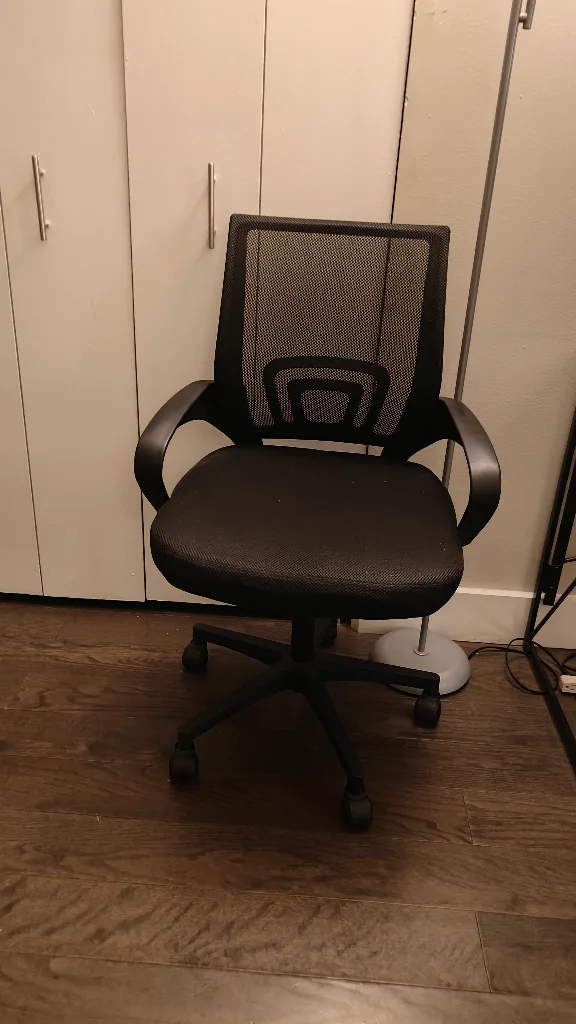 Black Mesh Office Chair 🥕 thumbnail