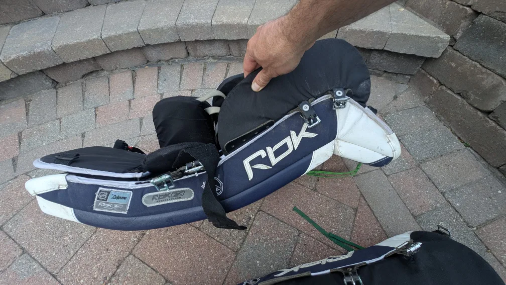 RBK Hockey Goalie Leg Pads 33" image indicator(4)