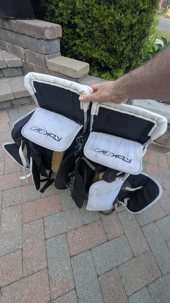 RBK Hockey Goalie Leg Pads 33" image indicator(7)