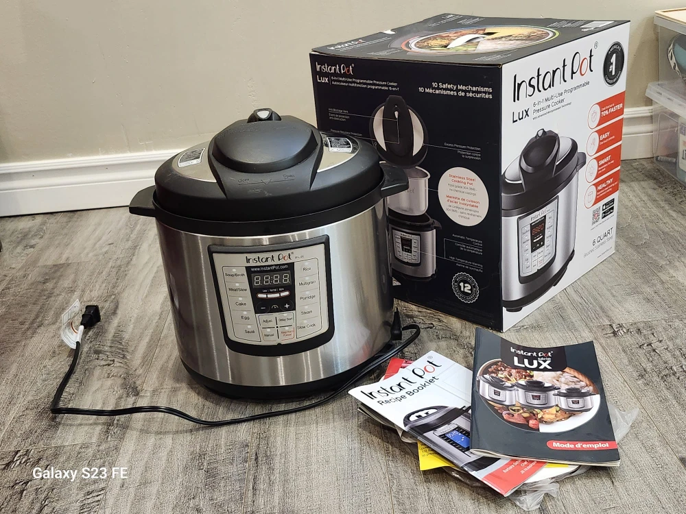 Instant Pot Lux 6-in-1 Multi-Use Programmable Pressure Cooker