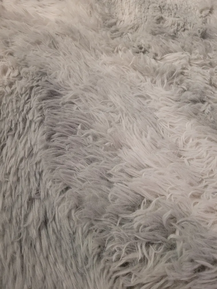 Grey/white Area Rug image indicator(2)