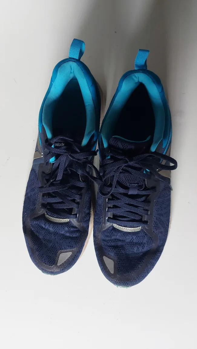 Reebok Distance 2.0 shoes Size 9.5 - Like NEW image indicator(2)