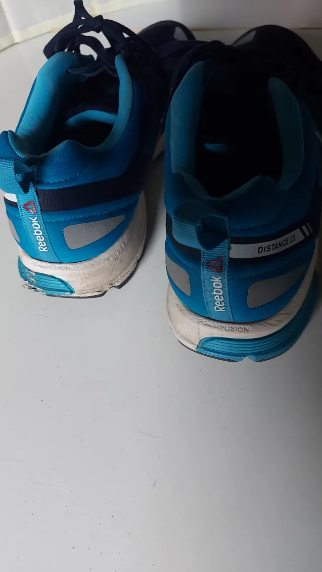 Reebok Distance 2.0 shoes Size 9.5 - Like NEW image indicator(4)