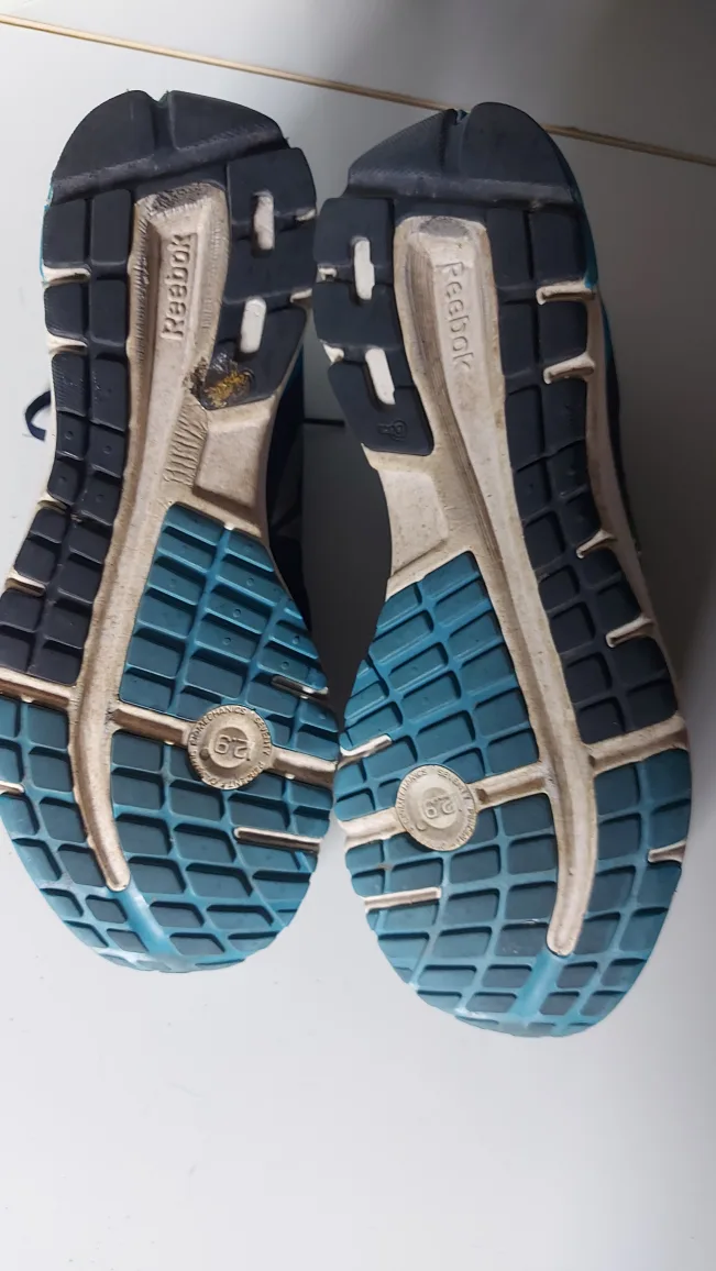 Reebok Distance 2.0 shoes Size 9.5 - Like NEW image indicator(5)