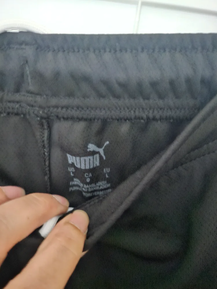 Puma Black Shorts - Size L image indicator(3)