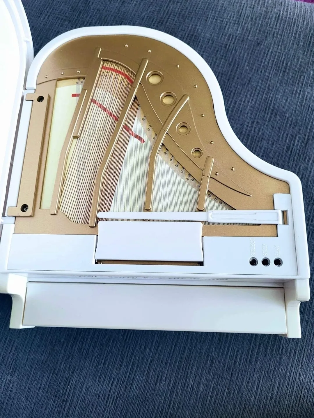 Vintage Hello Kitty & Daniel Grand Piano image indicator(4)