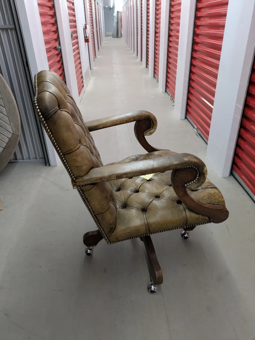 Vintage Leather Executive Chair & Desk Set image indicator(3)