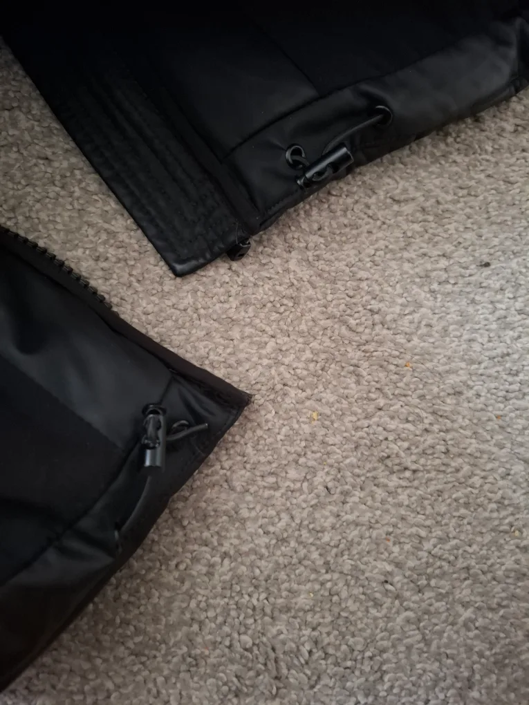 GUESS Black Puffer Jacket with Hood image indicator(8)